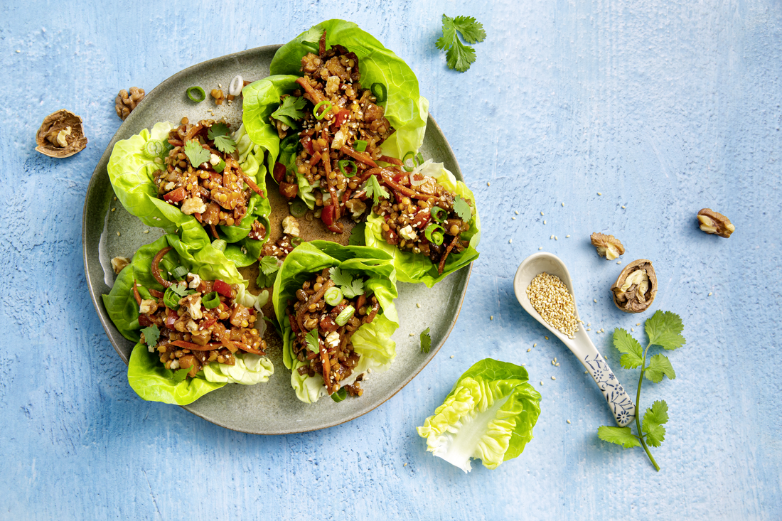 Salátové loďky s čočkovou směsí (vegan)