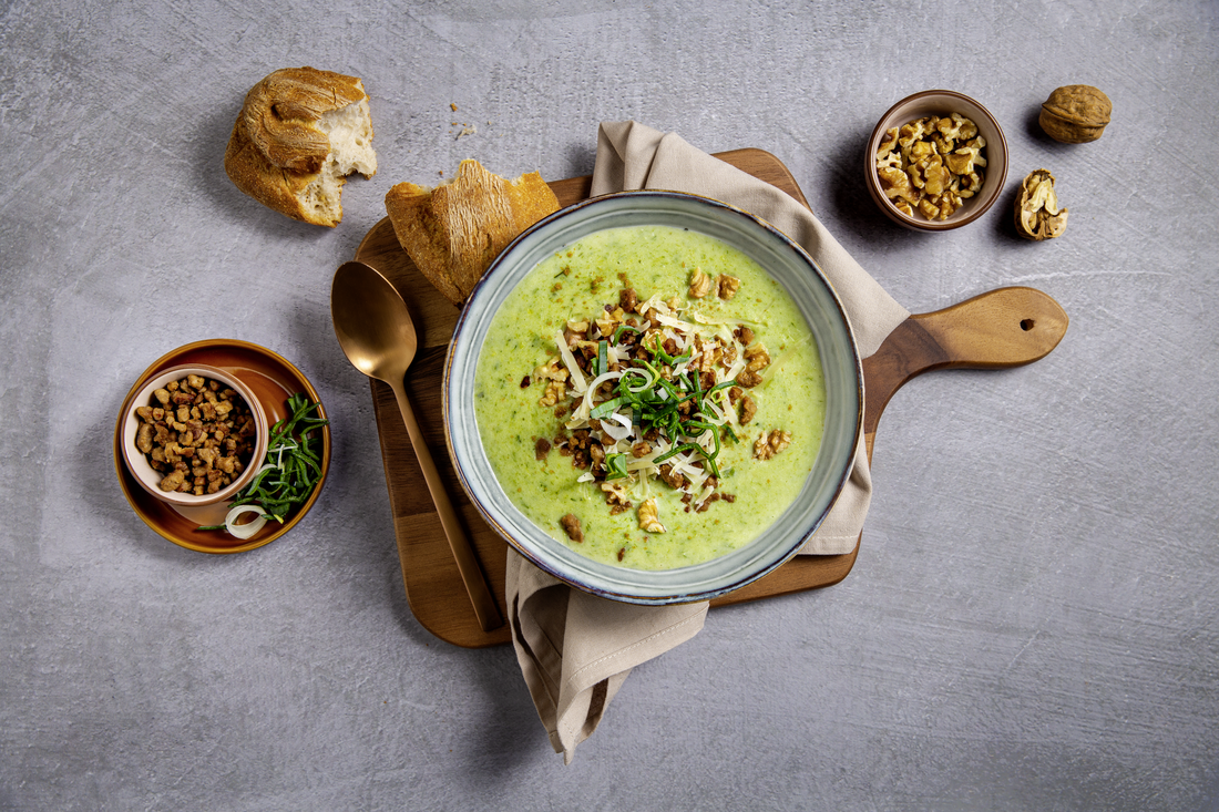 Veganská polévka se sýrem a pórkem