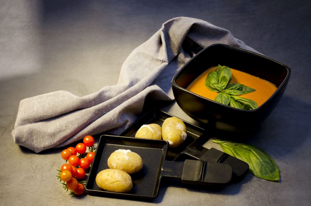 Brambory se studenou omáčkou „Papas Arugadas“